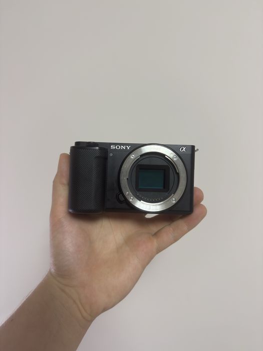 Camera sony zve10 + obiectiv sigma 30mm f1.8 +2 baterii