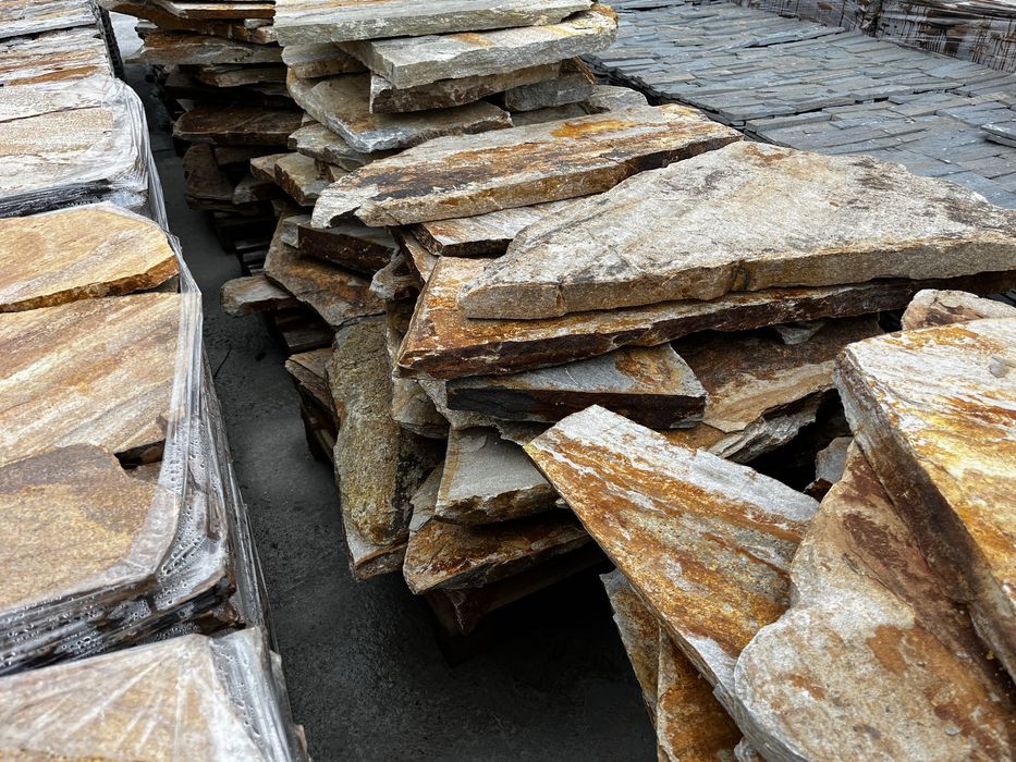 Големи плочи от естествен камък