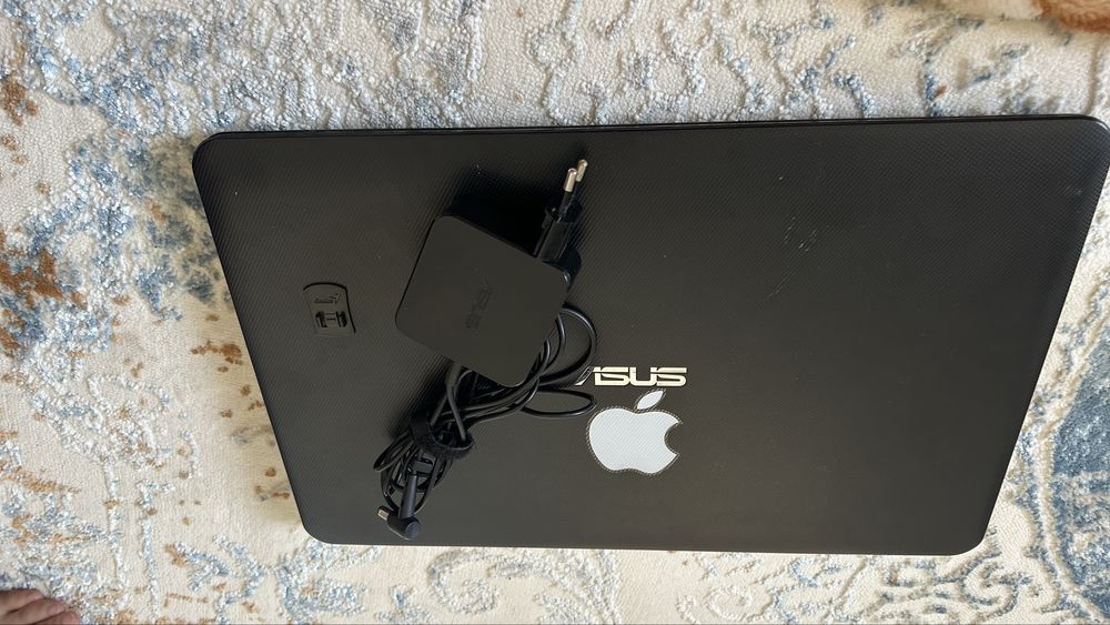 Ноутбук Asus продам +сумка
