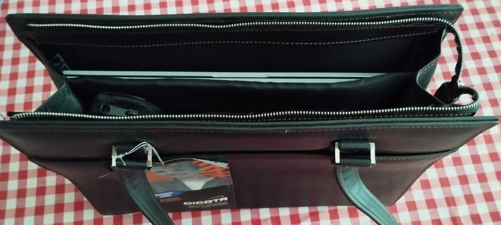 Кожена дамска чанта за лаптоп