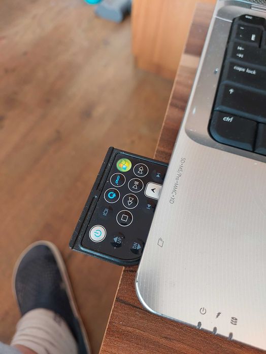 Продавам лаптоп HP Pavilion dv2700със зарядно