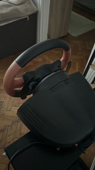 Volan gaming cu pedale