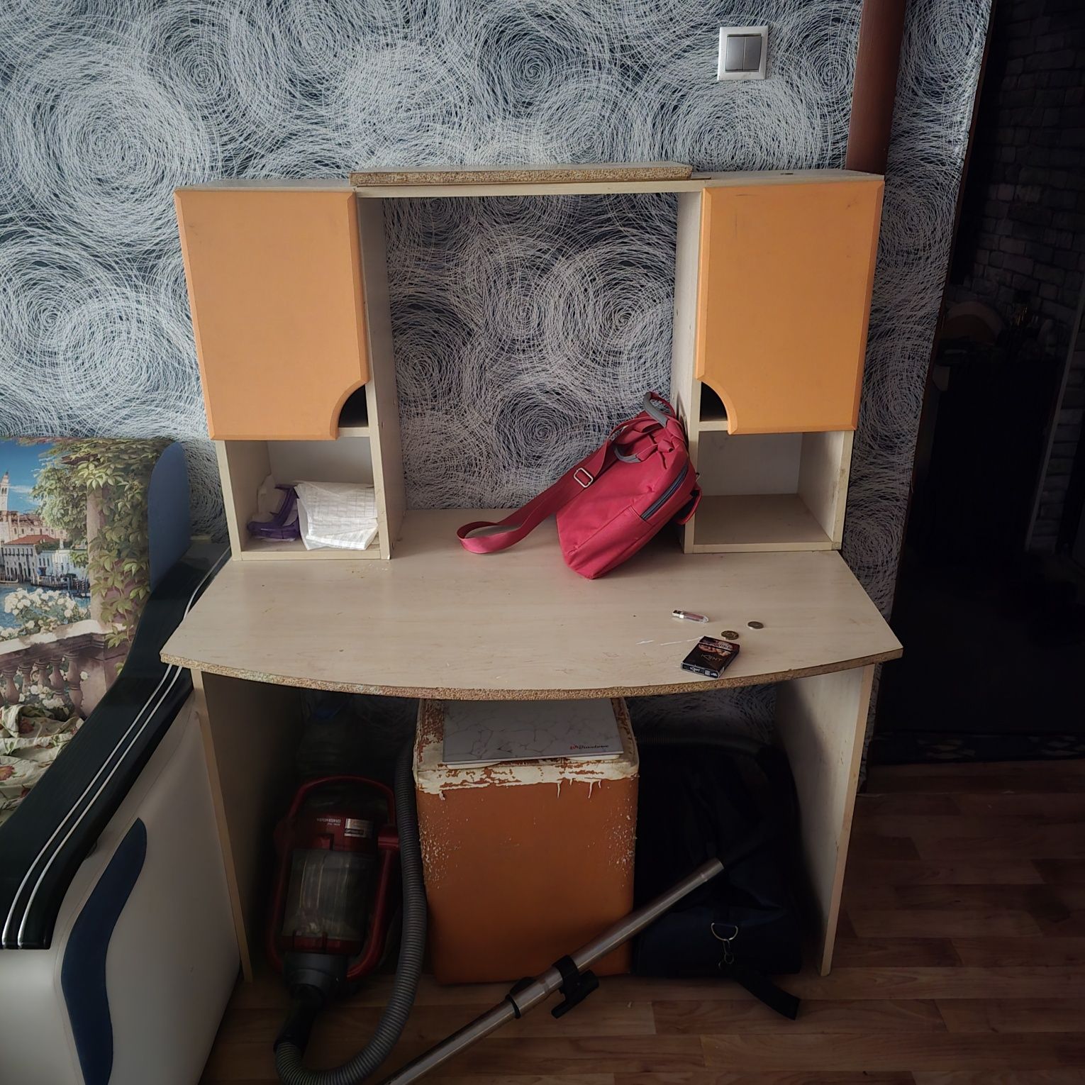 Продам компьютерный стол