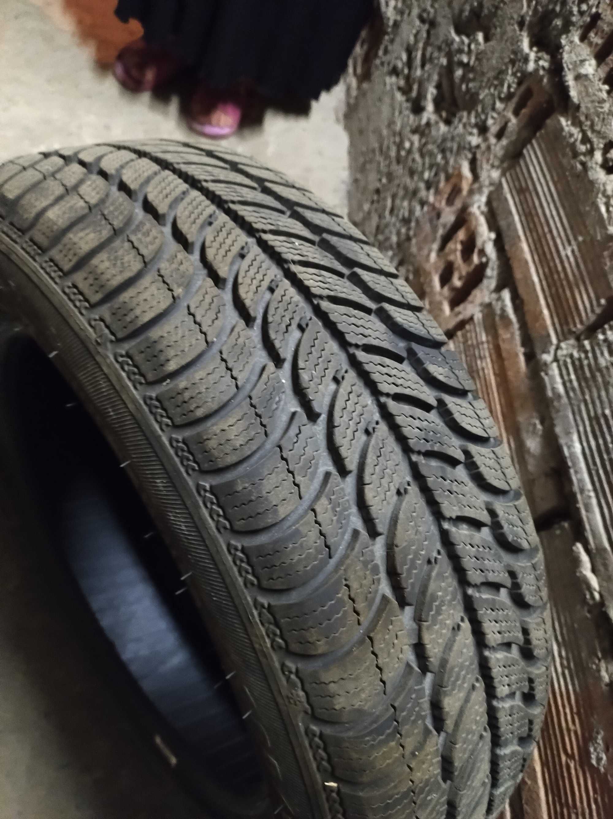 Зимни гуми 4бр. Debica 185/60R15