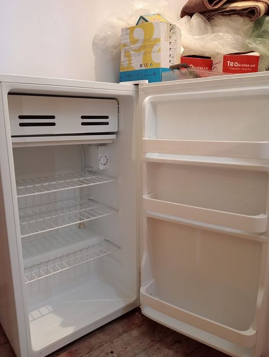 Продам  холодильник отлично работает