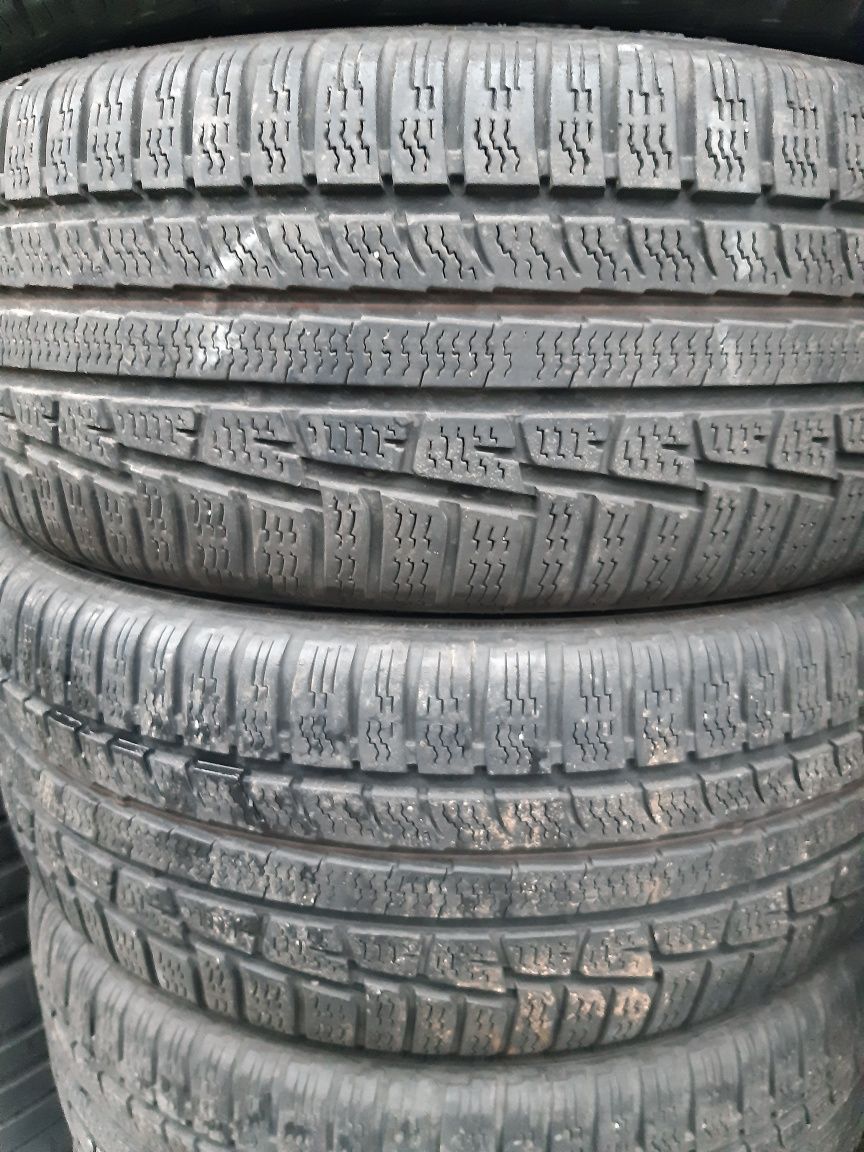 4 anvelope 225/45r19 iarnă marca Nokian, preț 1100 lei setul