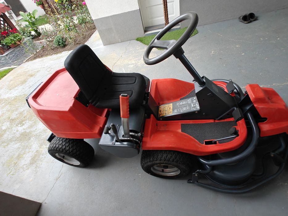 Vând tractoraș gazon Husqvarna 4x4