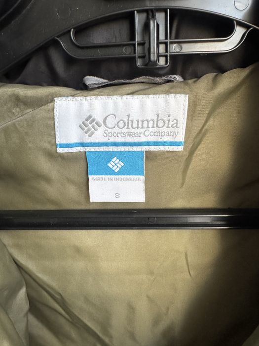 Vand geaca Columbia marimea S ca noua.