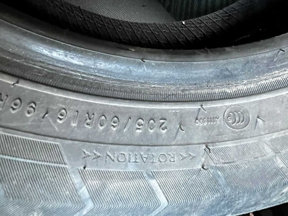 Продам шины зимние 205/60/R16 в отличном состоянии