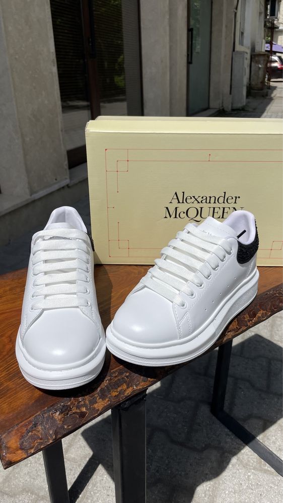 Alexander Mcqueen с камъчета