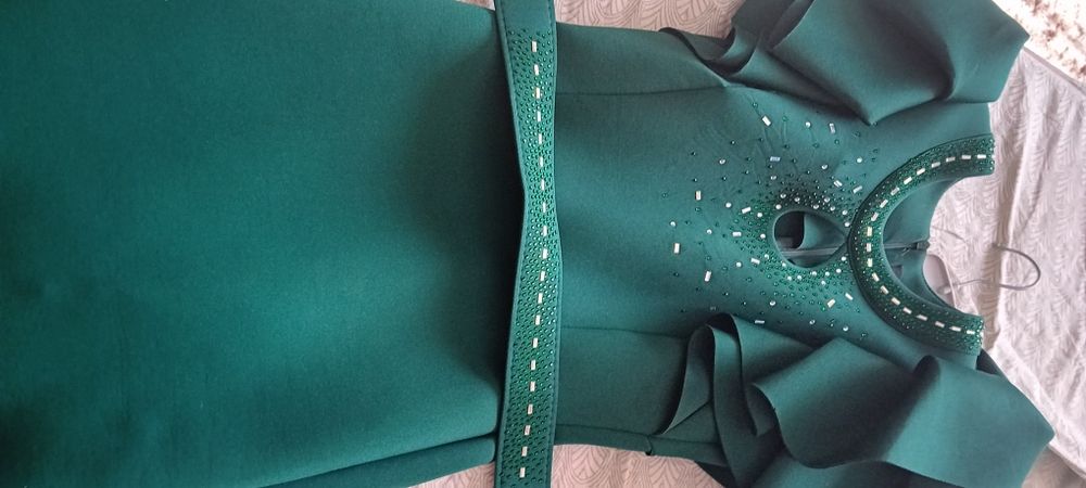 Rochie eleganta , mărimea 36 , mulata pe cort