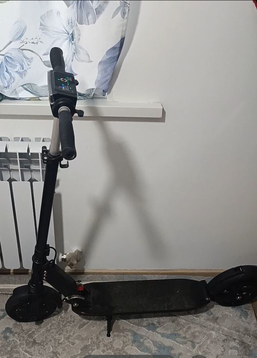 Электросамокат GT, как новый, 3 скорости, аккумулятор новый