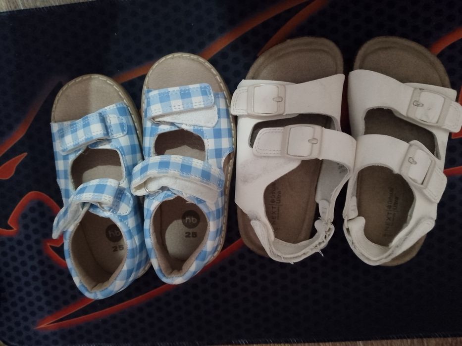 Басаножки можно для мальчика или для девочки. Продам две пары за 60000