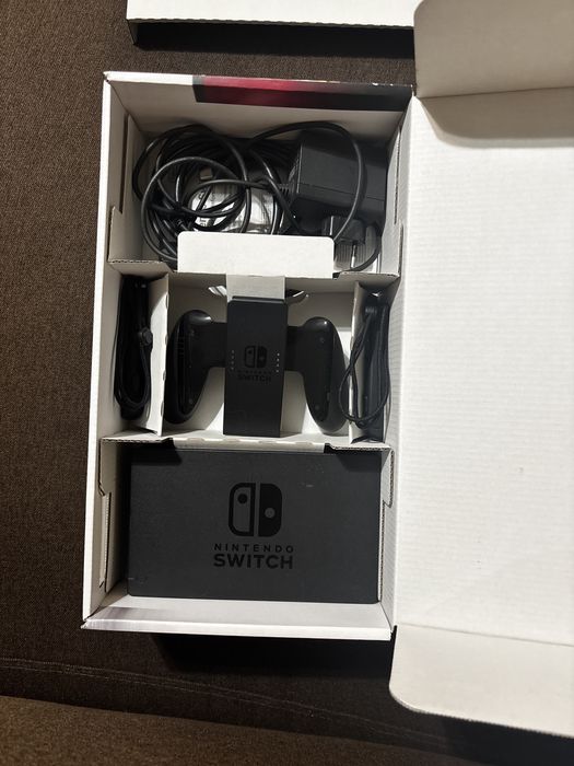 Nintendo Switch (HAC-001) – пълен комплект, отлично състояние