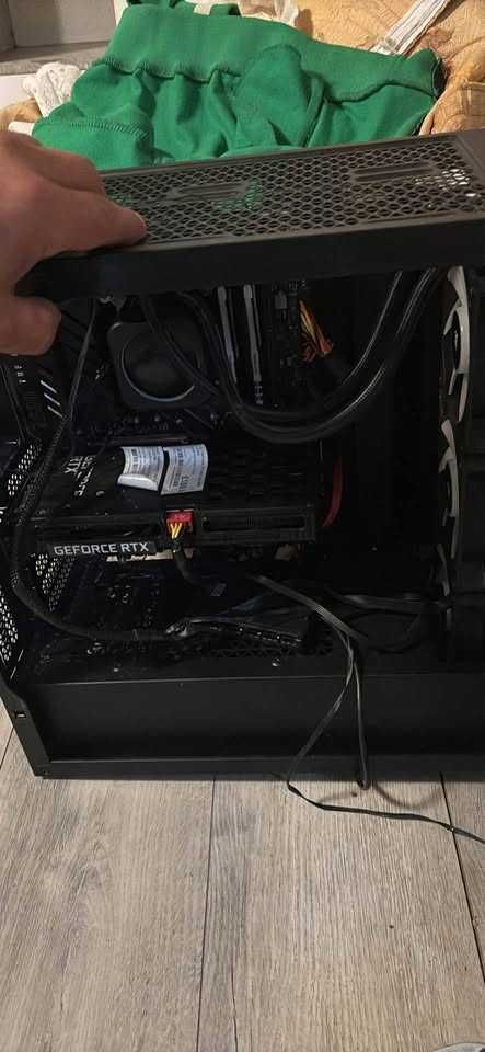 se vinde urgent pc de gaming