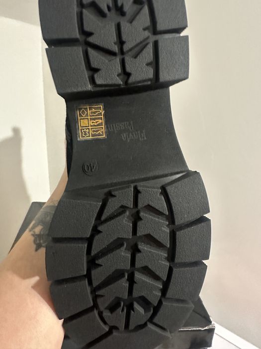 Ghete de piele Flavia Passini