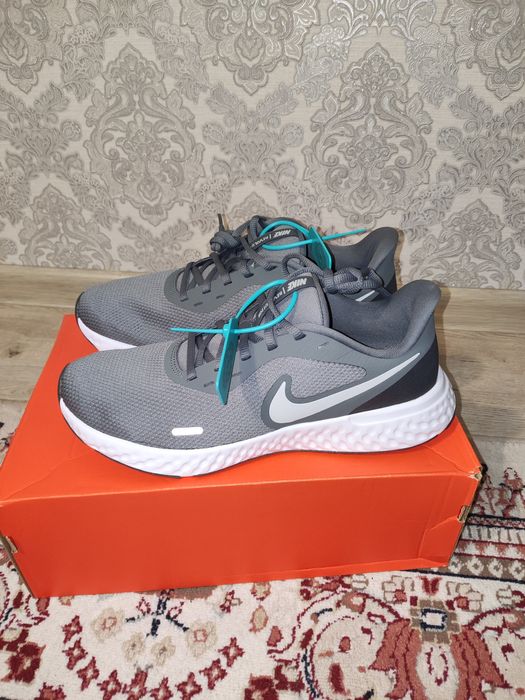 Распродажа Nike revolution 5 размеры 40 / 40.5 / 41  Найки оригинал