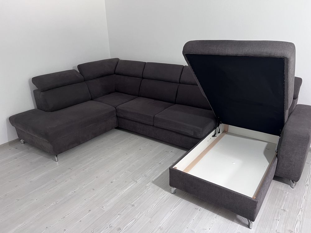 Colțar de Living Room  Dimensiuni Generoase și Culoare Elegantă