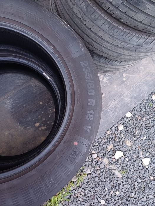 Anvelope 235 60 R18 Pireli și  Continental