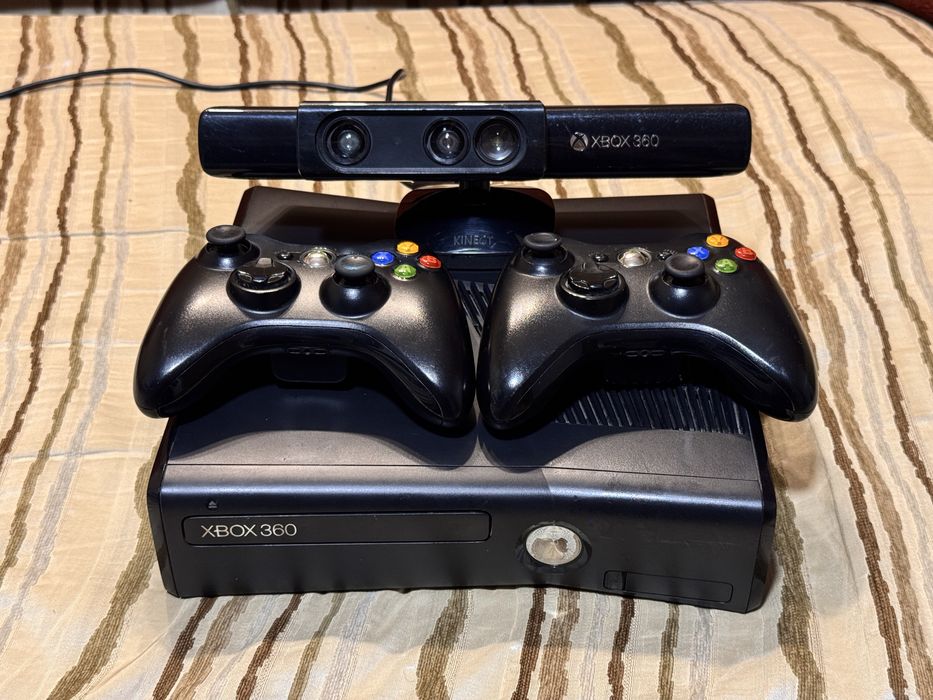 Xbox 360s с Kinect / 2 беспроводных джойстика / Прошитая / консоль игр