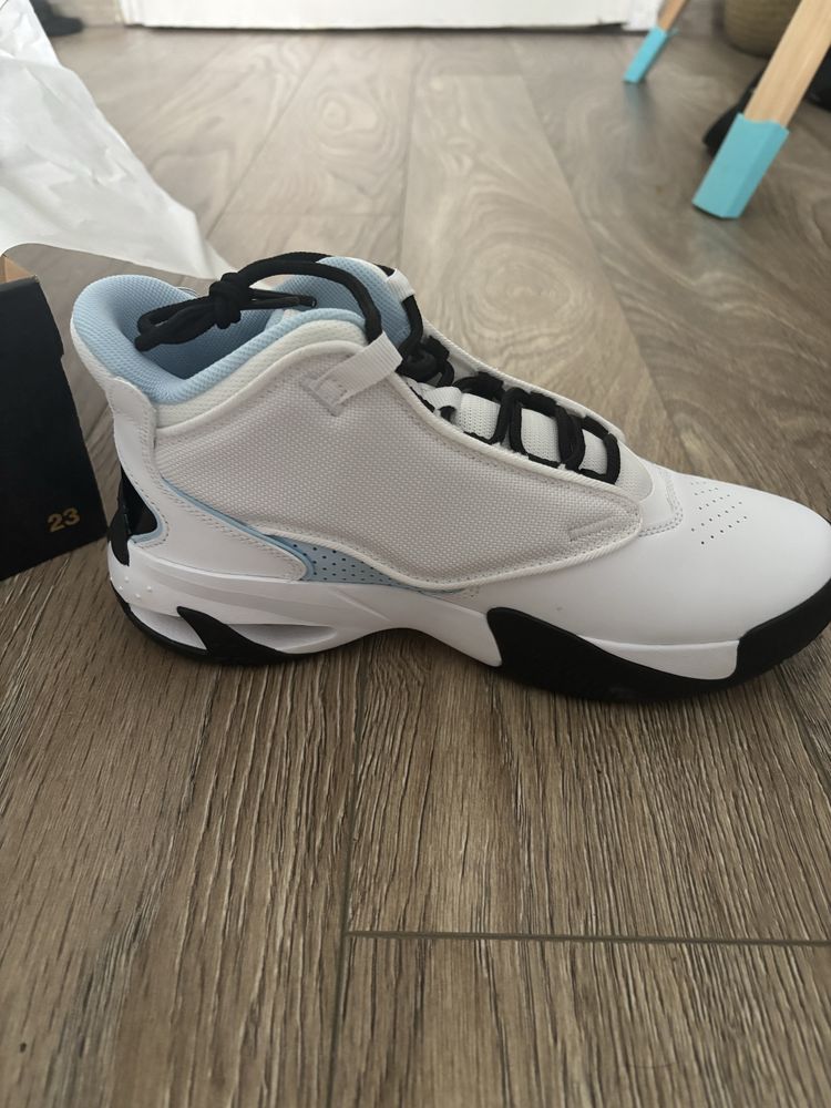 Jordan max aura 4