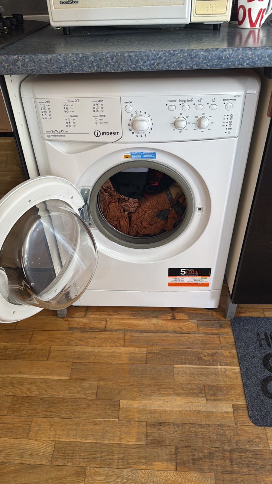 Продавам пералня indesit