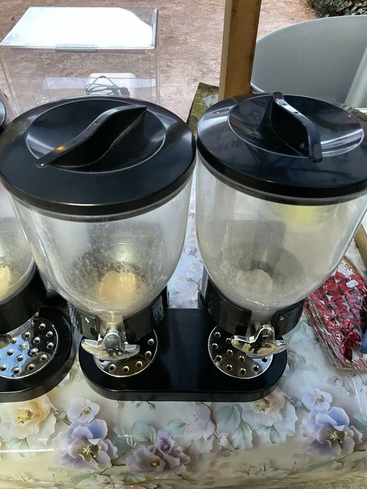 Dozatoare pentru vanzare de produse uscate: seminte, cereale, etc.