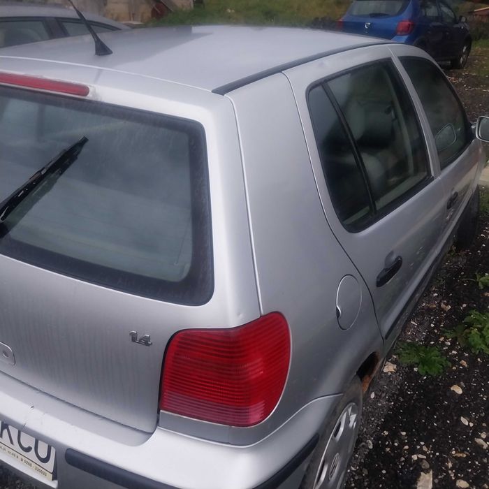 Volkswagen Polo 1,4 benzina, 1500 lei.