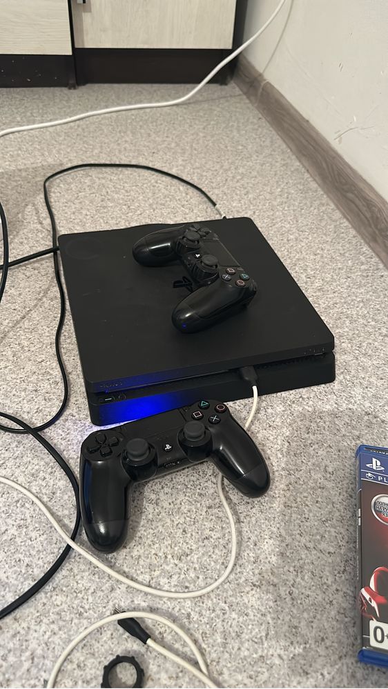 Playstation 4 с играми 2 джостика