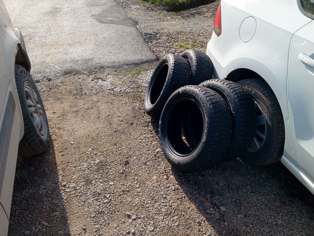 Баллон зима GoodYear пол сезона откатал.