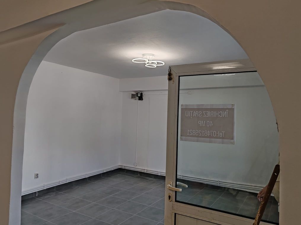 Închiriez spațiu comercial stradal