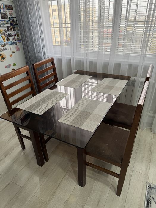 Стол со стульями