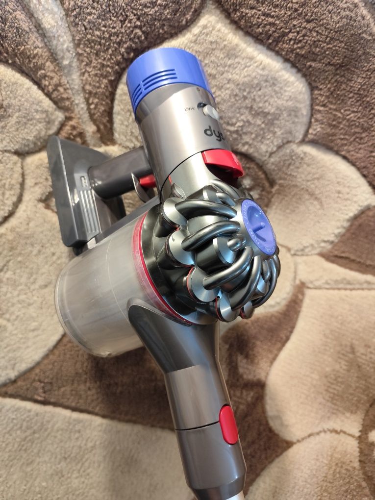 Безжична прахосмукачка Dyson V8
