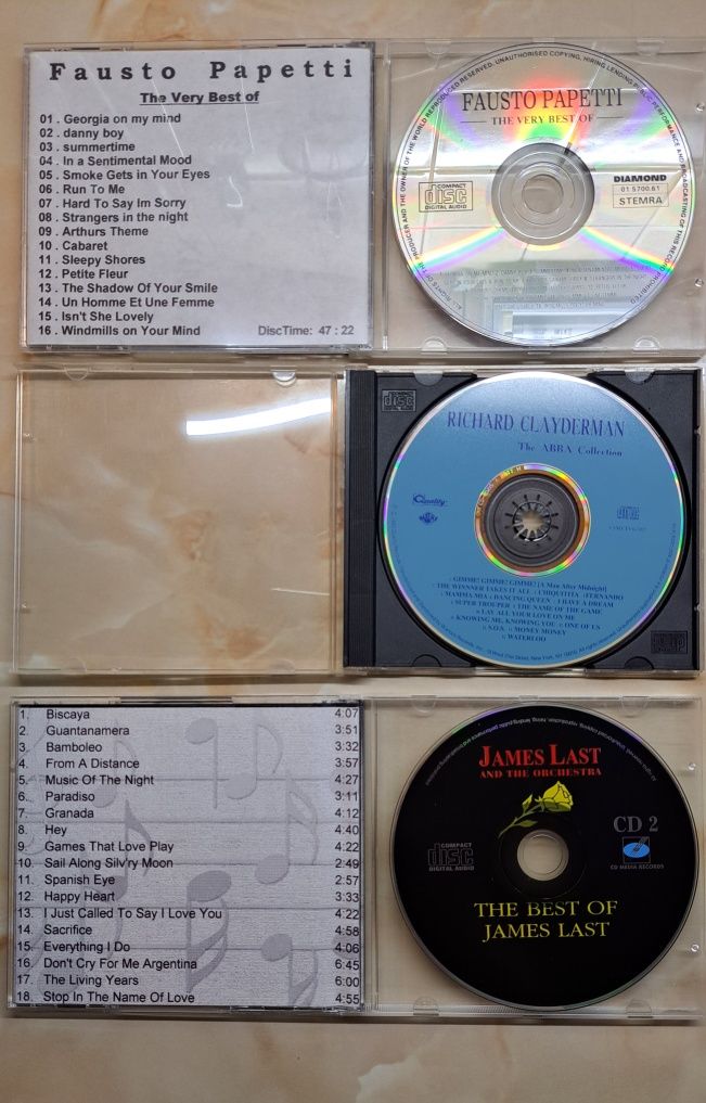 Колекция от компакт дискове CD