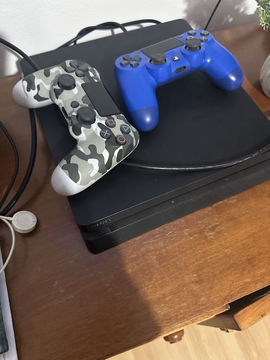 Consolă play station 4 cu două jocuri fifa 22 și fc 26