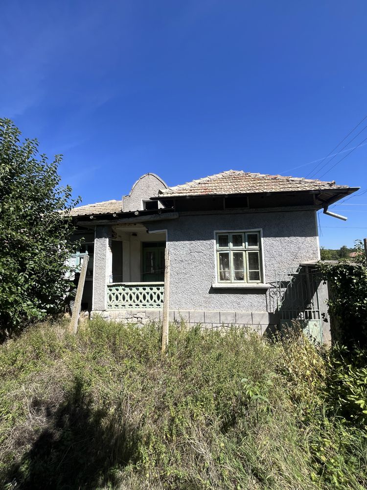 Продава се къща в село Буховци