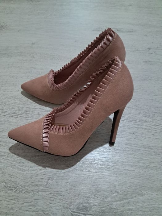 Pantofi cu toc marimea 35