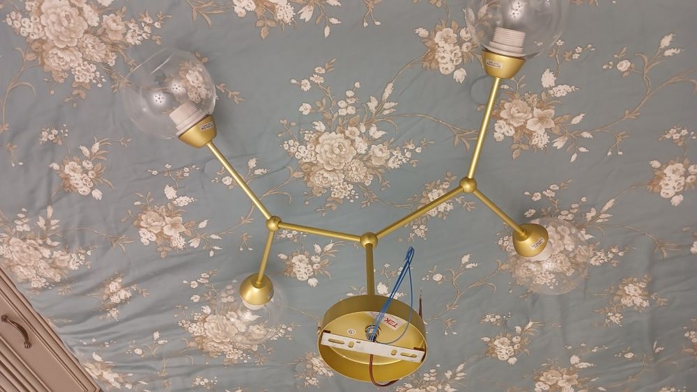 Продам люстру новая