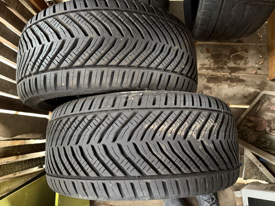 Vând două cauciucuri all season 225/40 r18 92y