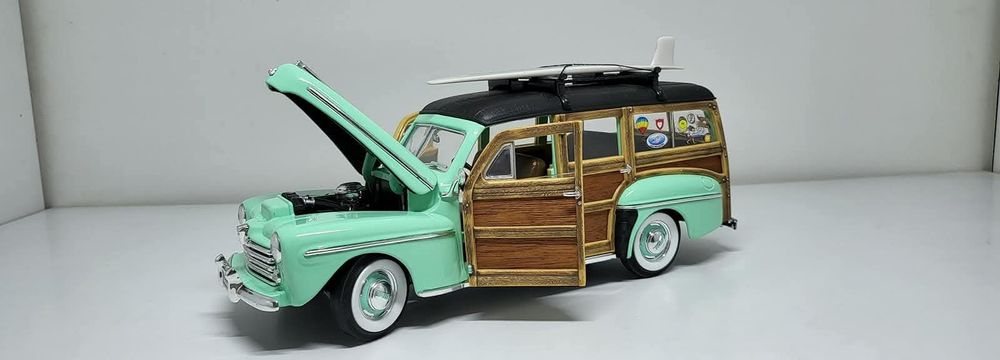 Machetă Ford Woody 1/18 Signature