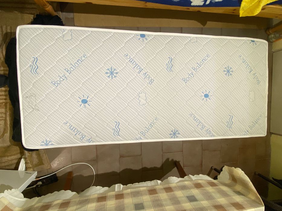 Продавам еднолицев матрак