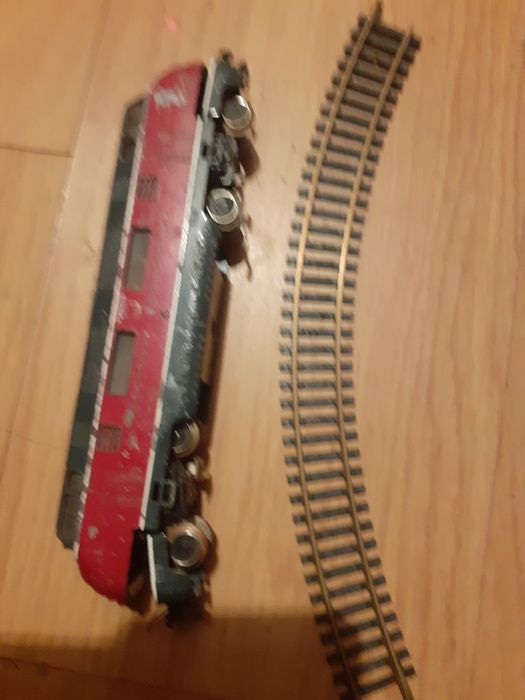 Locomotive electrice și șine