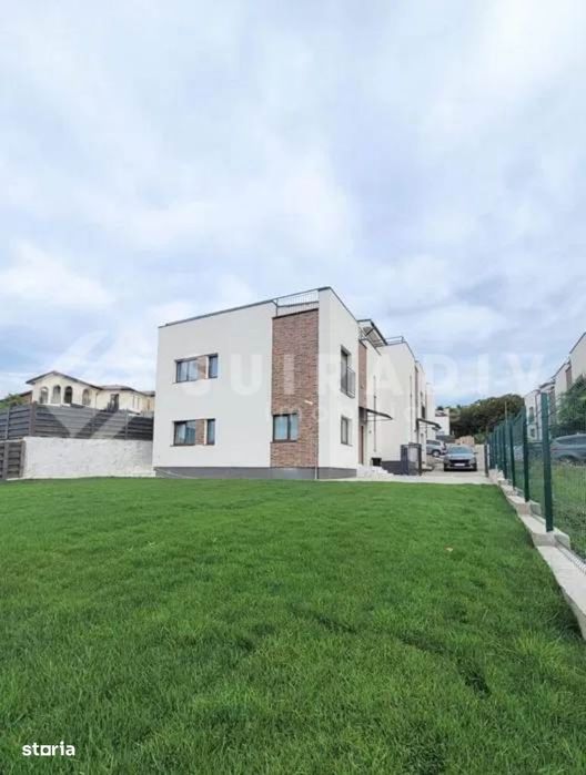 Casă modernă cu jacuzzi pe terasă și view superb – zona Voroneț