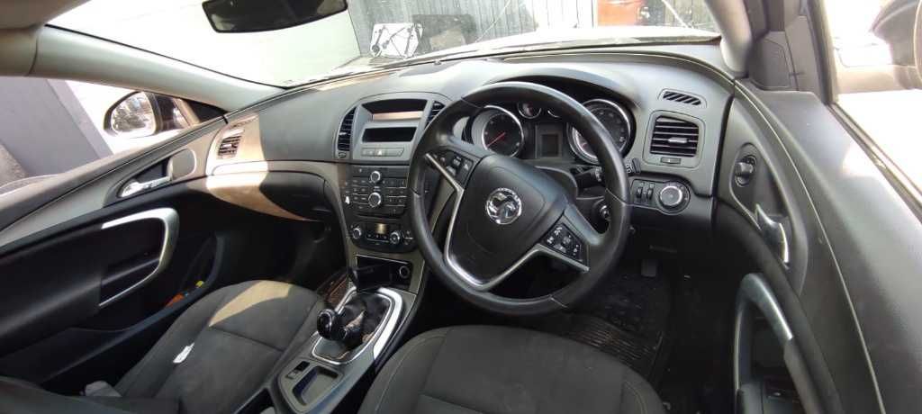 Dezmembrez Opel Insignia an 2010 2.0 diesel cod A20DTH