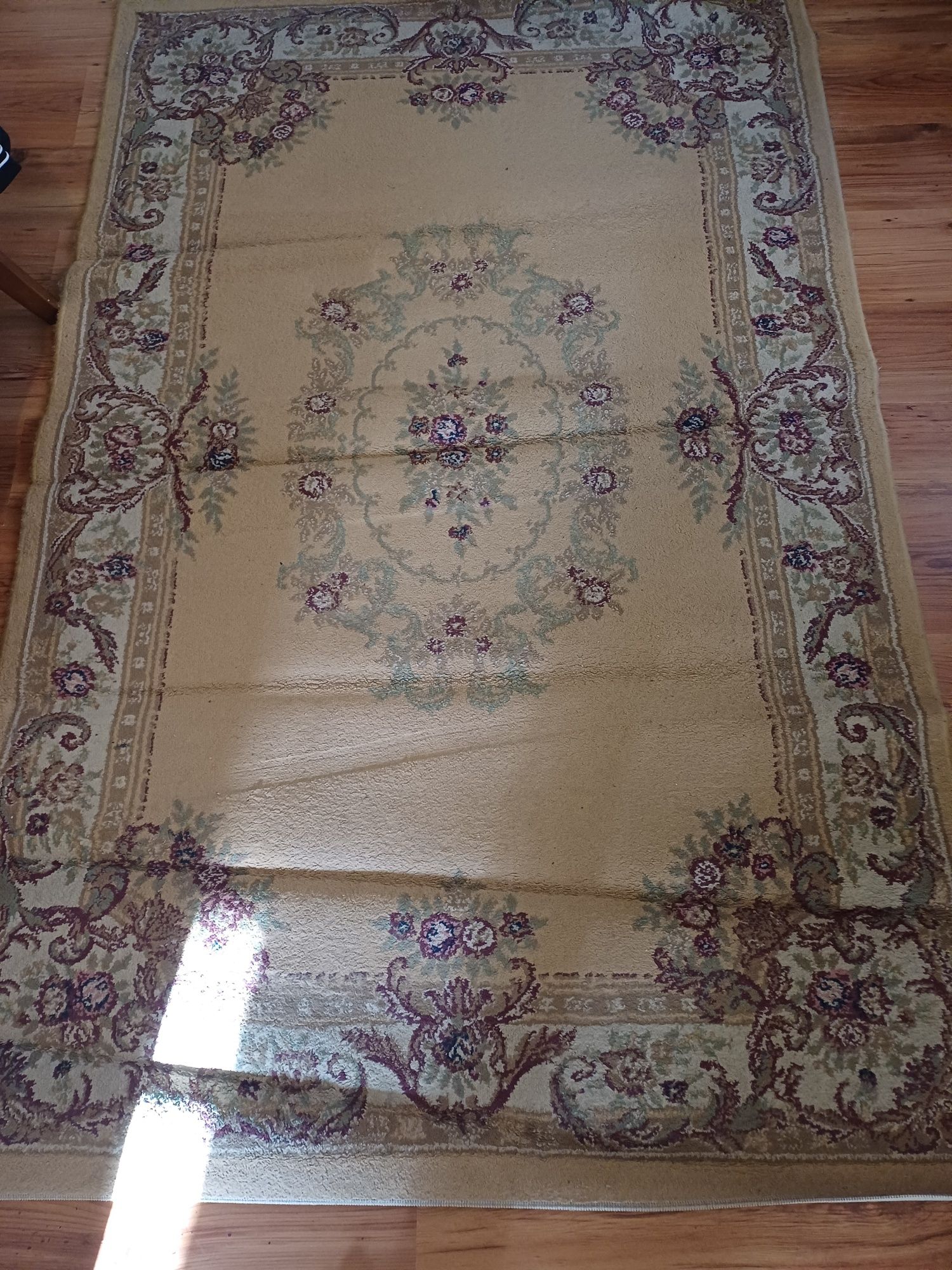 Продавам килим 200 см / 130 см