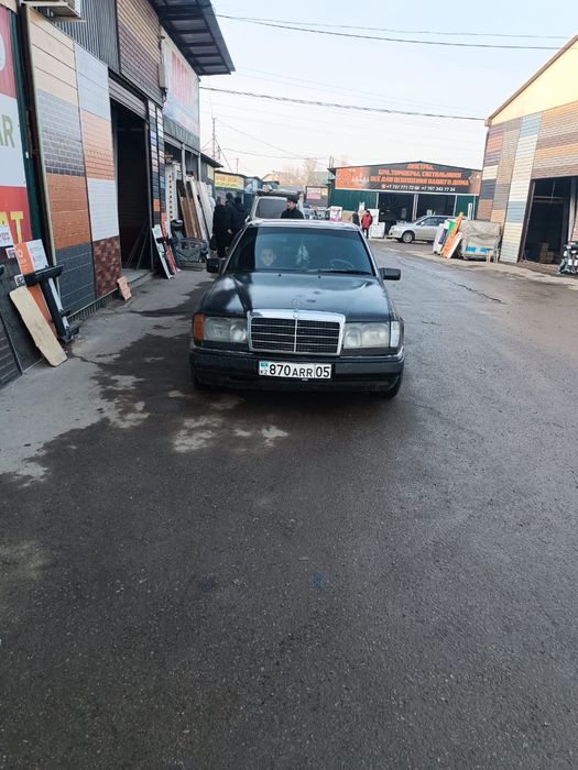 Продам машину Мерседес Е200