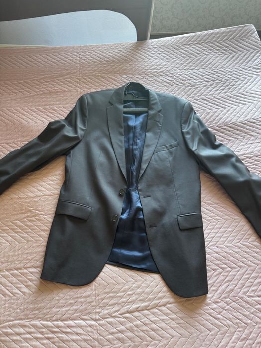 Мужской костюм фирмы Cacharel