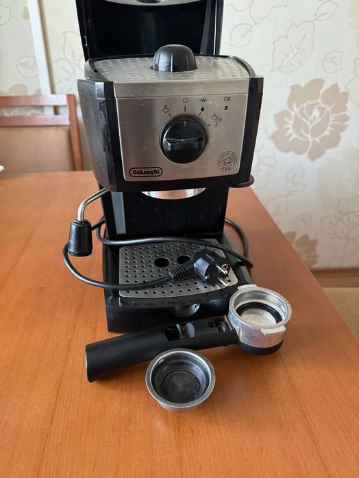 Кафемашина за еспресо DeLonghi EC155 1100W