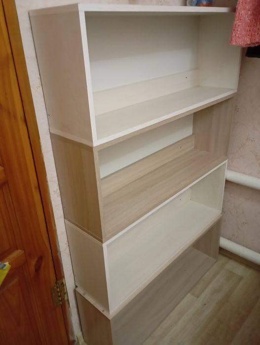 Полки для спальни,офиса.