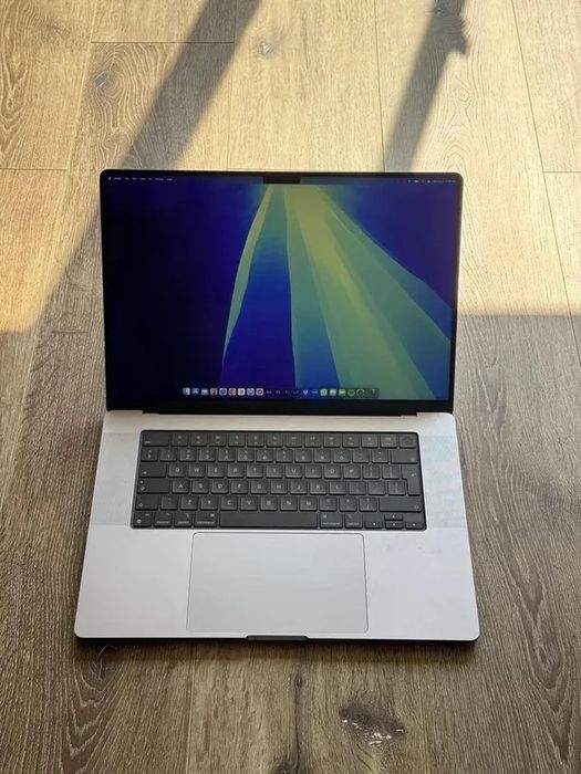 MacBook Pro 16" m1 pro 32 gb ram 512 ssd